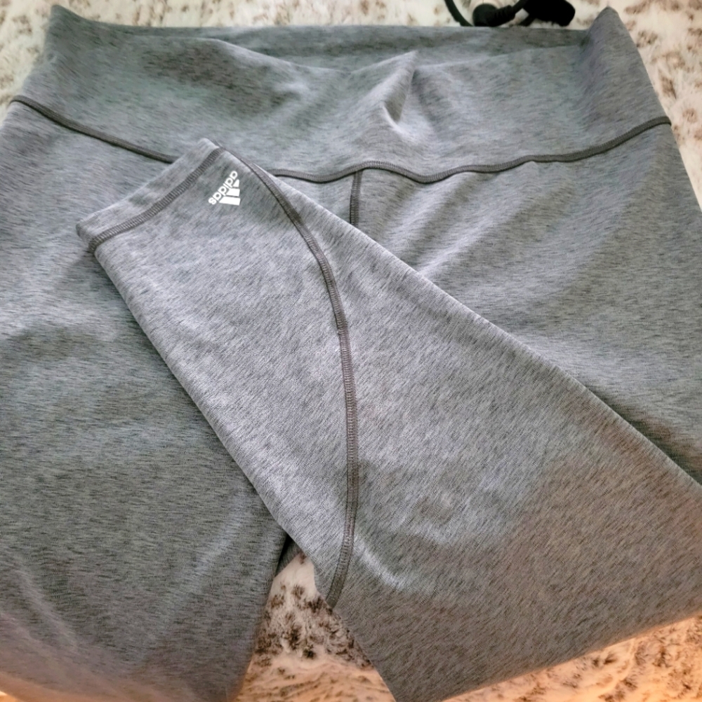 Like new 2X Adidas Workout leggings.